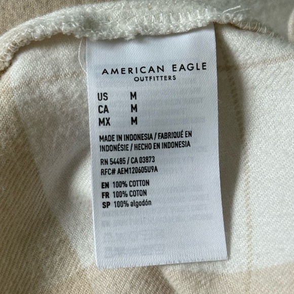 American Eagle Women’s Oversized Plaid Shirt - Picture 4 of 5